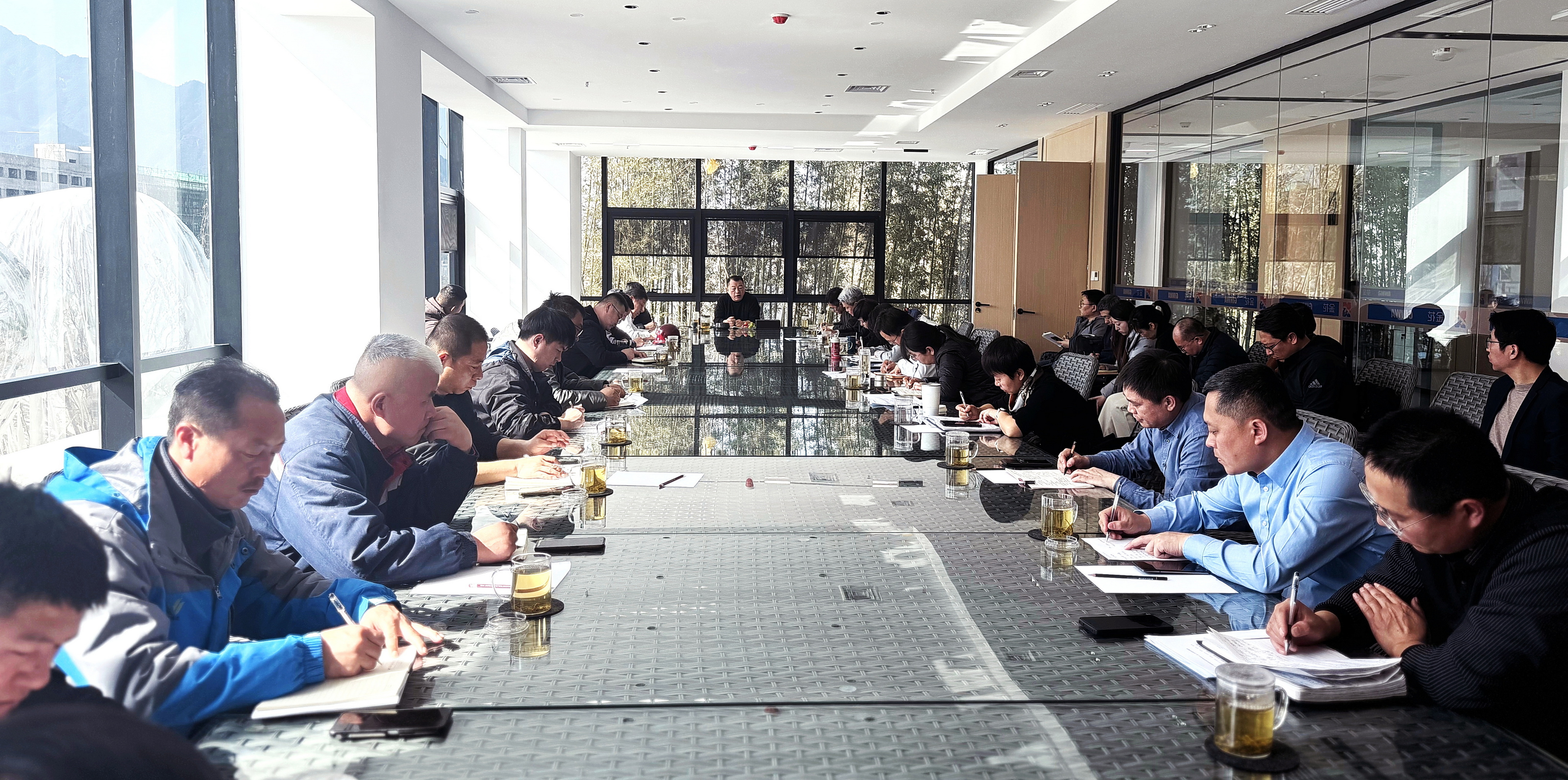 金花股份董事長邢雅江攜經(jīng)營管理團(tuán)隊一行對草堂項目施工現(xiàn)場進(jìn)行全面巡查 金花股份董事長邢雅江攜經(jīng)營管理團(tuán)隊一行對草堂項目施工現(xiàn)場進(jìn)行全面巡查